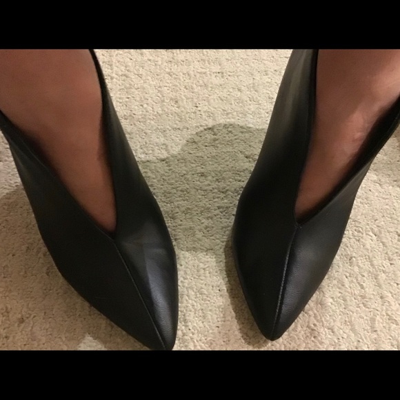 Sleek Cutout Black Ankle Boots NWT - Picture 5 of 6